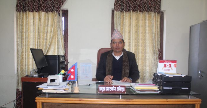 मुसिकोट नगरपालिकाका निमित्त प्रमुख प्रशासकीय अधिकृत नरबीर खड्का कार्यकक्षमा