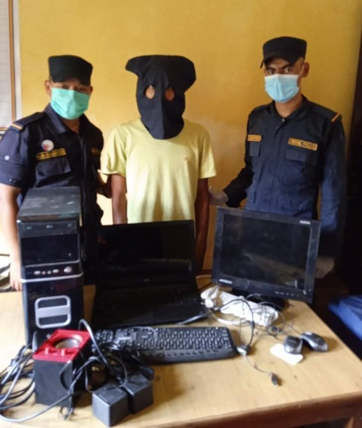 यमुनानन्द माविको कम्प्युटर चोरी, एक युवा पक्राउ
