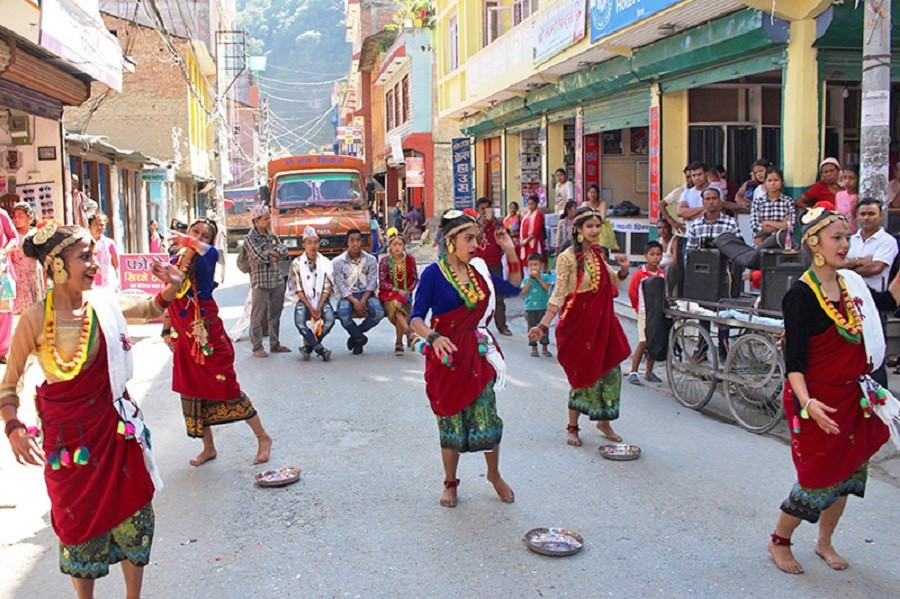 प्रहरीको अनुरोध- राति ९ बजेसम्म मात्र देउसीभैलो खेल्नुस्