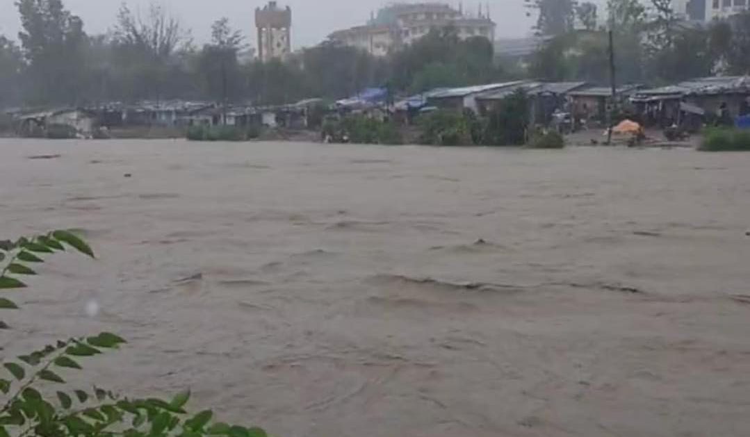 उपत्यकाका नदीमा बहाव बढेपछि करिडोरमा प्रहरी गस्ती